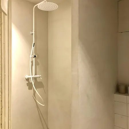 Grand Design, Arenes Apartment Nimes